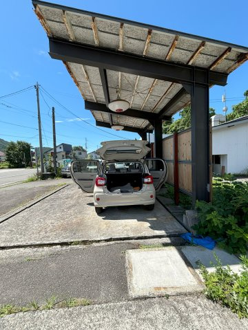 クレスト魚沼2の駐車場