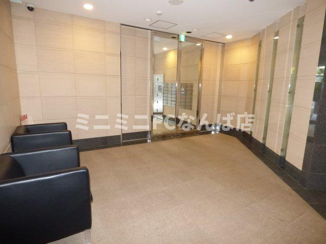 大阪市中央区石町１丁目の賃貸マンションのエントランス