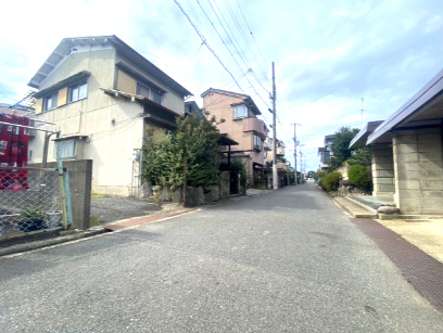 【建築条件付き土地】大東市諸福1丁目　新築戸建ての前面道路含む現地写真