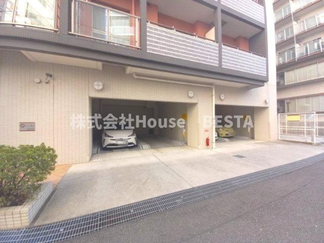 ワコーレ元町山手I.Dの駐車場