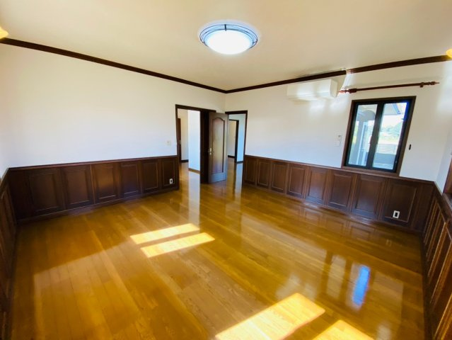 八街い　中古戸建の洋室