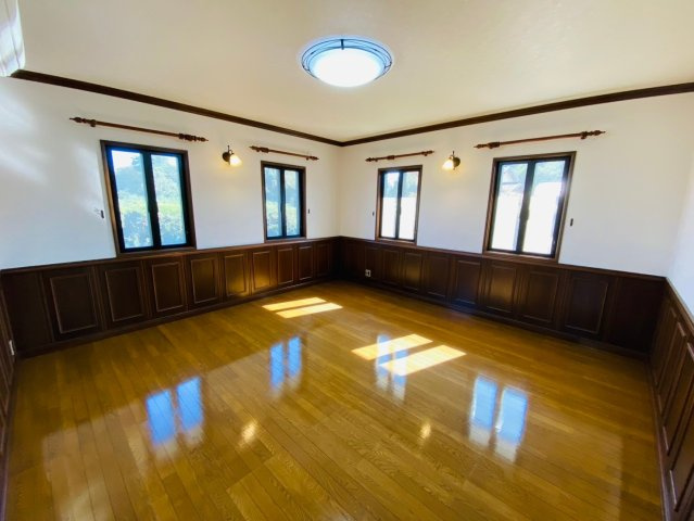 八街い　中古戸建の洋室