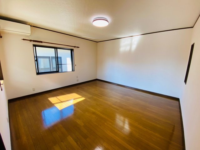 八街い　中古戸建の洋室