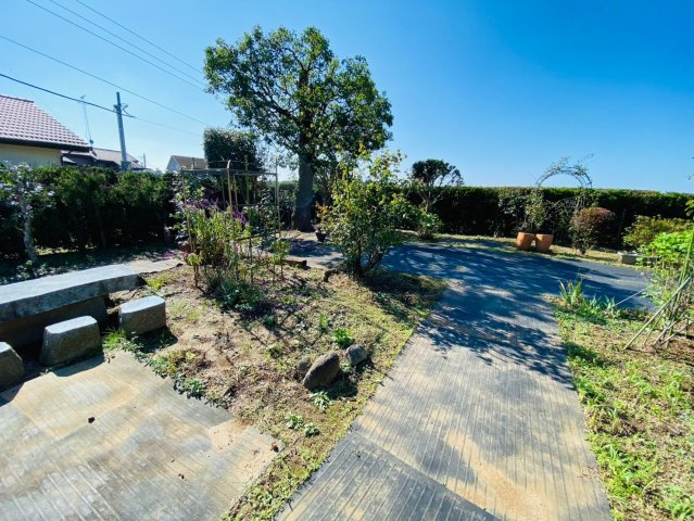 八街い　中古戸建の庭