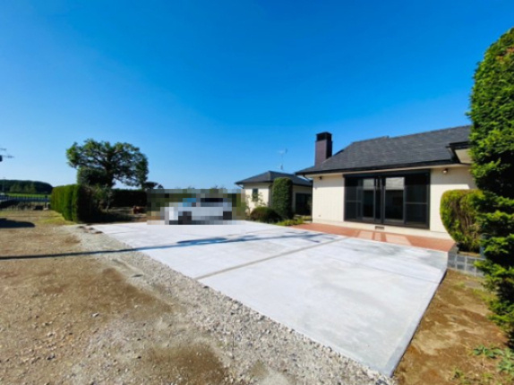 八街い　中古戸建の駐車場