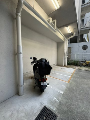 AFFLUENCE難波の駐車場