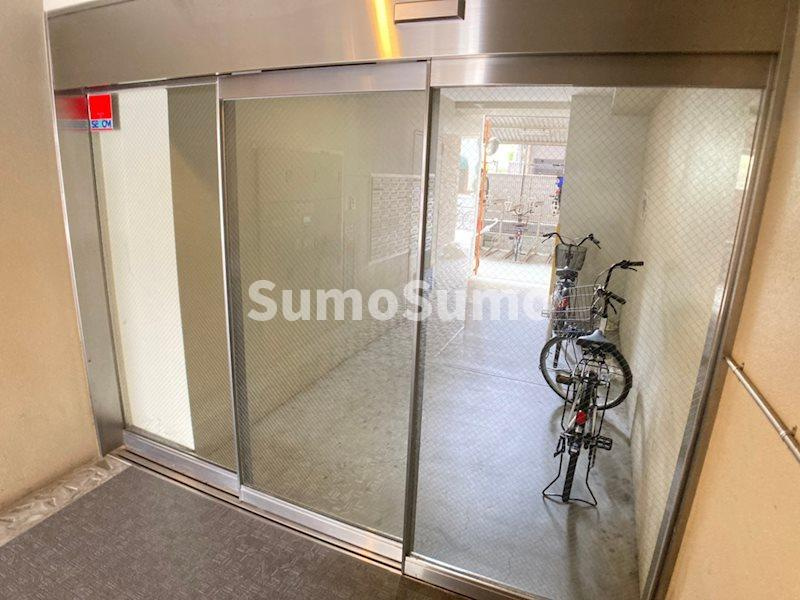 大阪市浪速区日本橋３丁目の賃貸マンションのエントランス