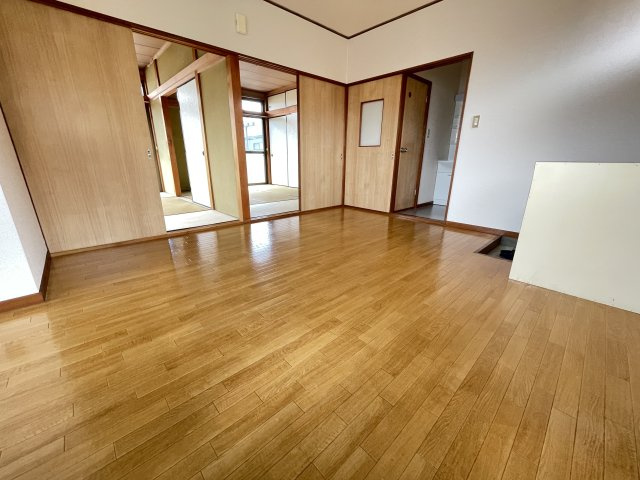 志賀ハイツの居間・リビング