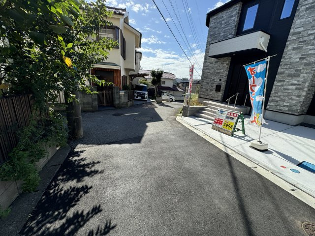 柏市増尾７丁目新築戸建【土小学校：10分】の前面道路含む現地写真|東側前面道路