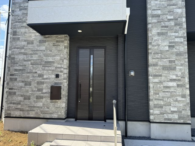 柏市増尾７丁目新築戸建【土小学校：10分】のエントランス|エントランス・玄関ポーチ