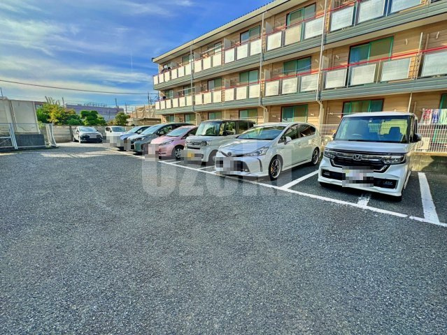 CEREZO・PASEOⅡの駐車場