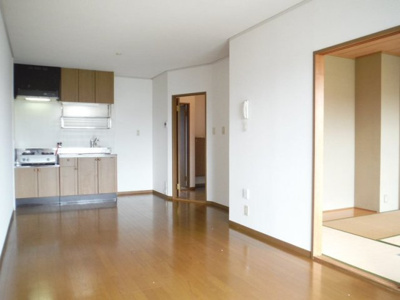 【居間・リビング】 | クレール津福1 | ゆったりとしたリビングです