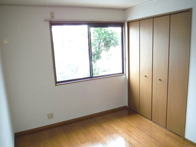 【寝室】 | クレール津福1 | 広くて明るい寝室