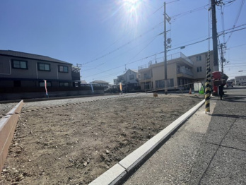 自由設計可能♪周辺には高層の建物がなく、広々とした見通しの良い道路が続いているため、日当たりの良さや、開放感を感じられるマイホームになるはずです！ご自身の理想の間取りを考えてみてはいかがでしょうか？♪