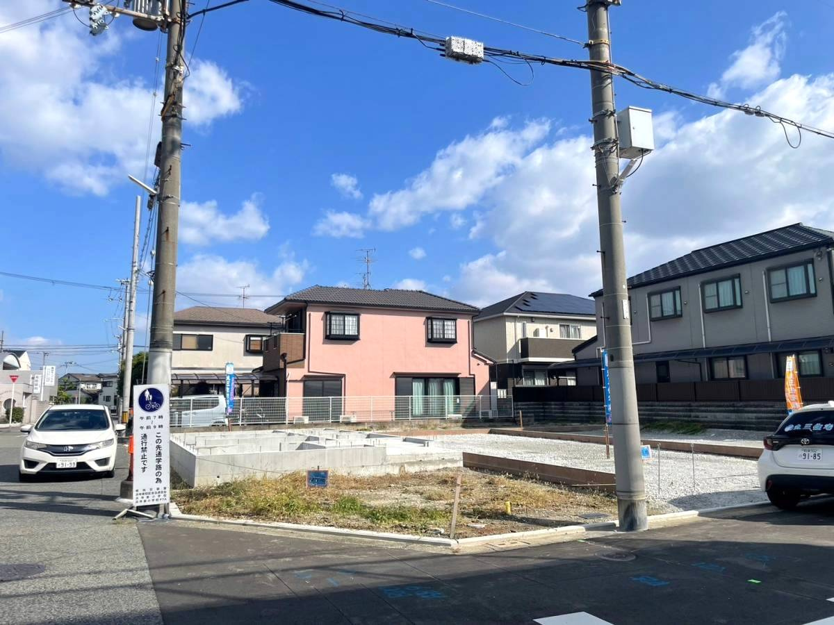 ルミエールタウン浜寺の前面道路含む現地写真