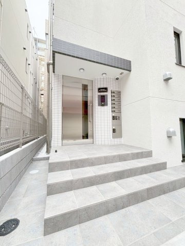 「防音マンション」Konomi　Nijyunibankan（コノミ二十二番館）のエントランス|オートロック、宅配BOX完備です