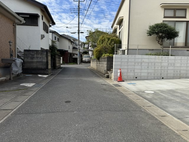 柏市増尾５丁目新築戸建【土小学校：8分】の前面道路含む現地写真|南東側前面道路