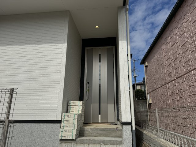 柏市増尾５丁目新築戸建【土小学校：8分】のエントランス|エントランス・玄関ポーチ