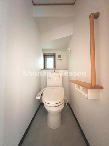 【トイレ】 | 暖かな便座で年中快適な「温水洗浄便座」は各階にございます。
