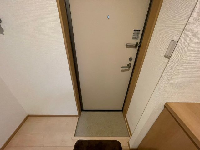 プレミアリラガーデンの玄関
