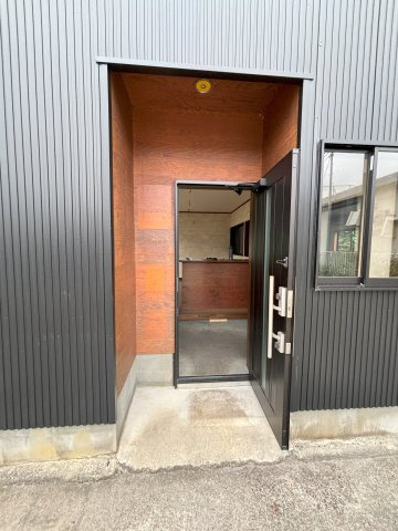 クレスト魚沼2の玄関