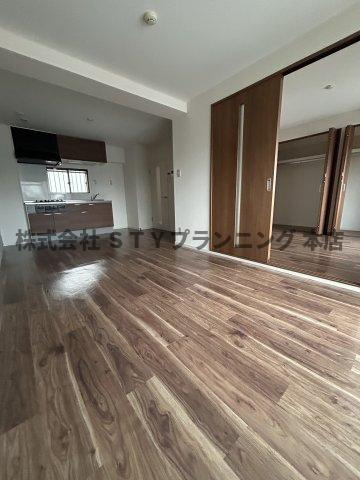 仲介手数料０円！山伝マンションの居間・リビング