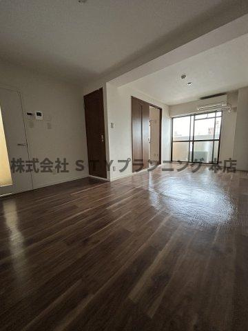 仲介手数料０円！山伝マンションの居間・リビング