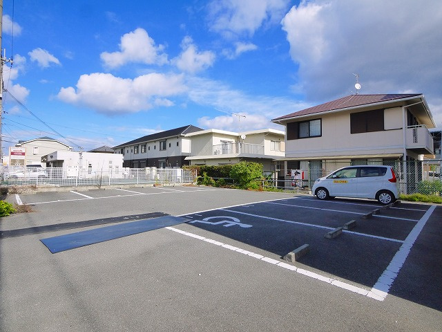北郡山町150-1貸店舗の駐車場|駐車場に車を止められます