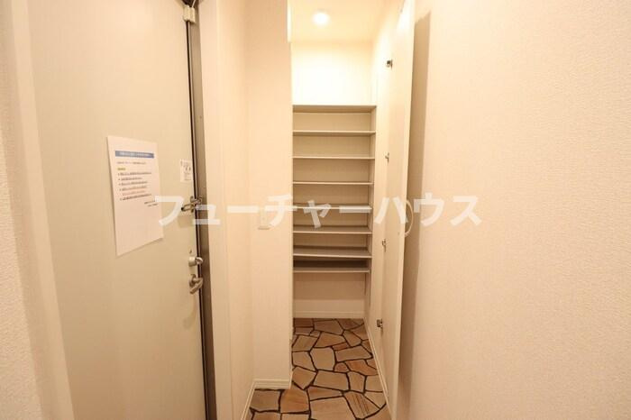 パークドオートム　Ｂの玄関