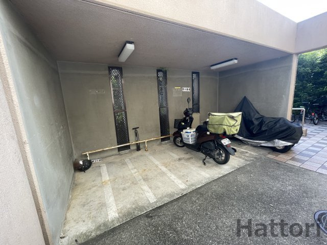 ファミールの駐車場