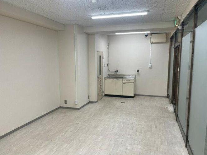 大津市粟津町の店舗事務所の内装|室内です