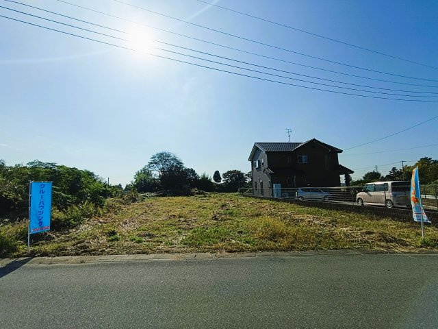 吉川市　皿沼2丁目　売地の前面道路含む現地写真|前面道路含む現地写真です