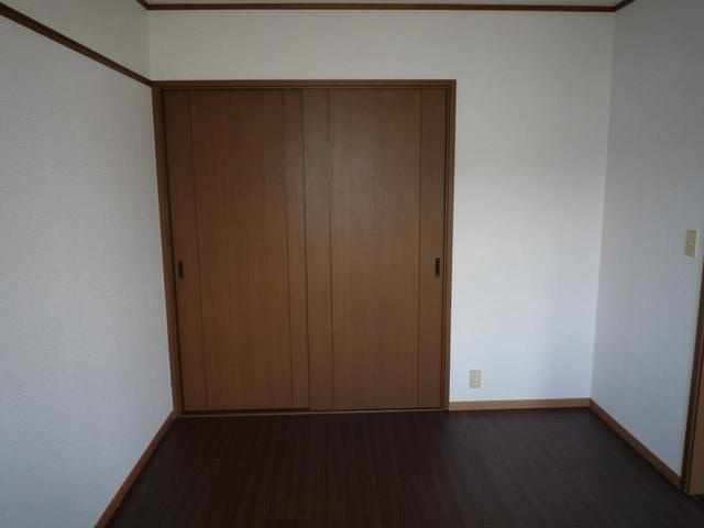 ガーデンハウスの内装|天井まで収納可能　クローゼット