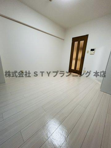 仲介手数料０円！リエス白鳥の居間・リビング