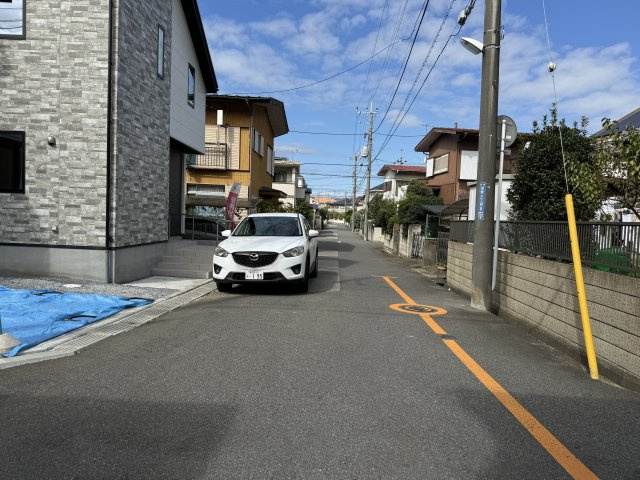 柏市加賀２丁目新築戸建（加賀４期）の前面道路含む現地写真|北東側前面道路・幅員約5.9ｍ