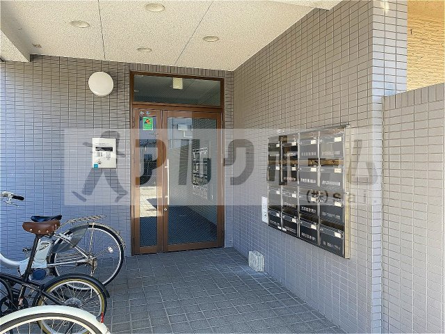 センターフィールドⅢのエントランス