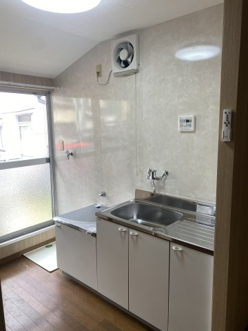 【 貸主 】西区久保町　貸家のキッチン|2024年11月キッチン新規設置（2024年11月撮影）