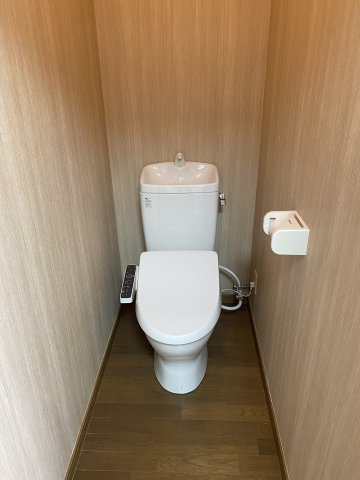 【 貸主 】西区久保町　貸家のトイレ|2024年11月トイレ・ウォシュレット新規設置（2024年11月撮影）
