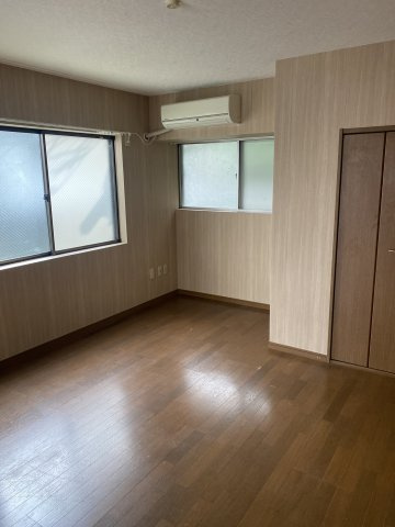 【 貸主 】西区久保町　貸家の洋室|（2024年11月撮影）