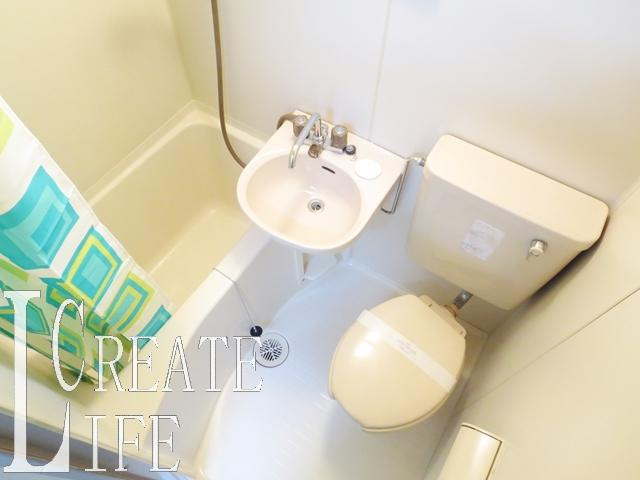 アレイパピヨンの浴室|別号室の参考写真です。