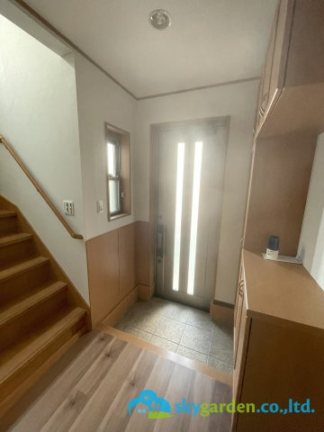 平塚市大神　中古戸建の玄関