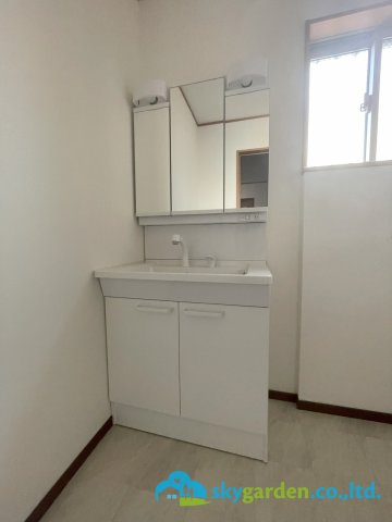 平塚市大神　中古戸建の独立洗面台