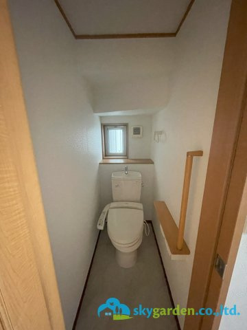 平塚市大神　中古戸建のトイレ