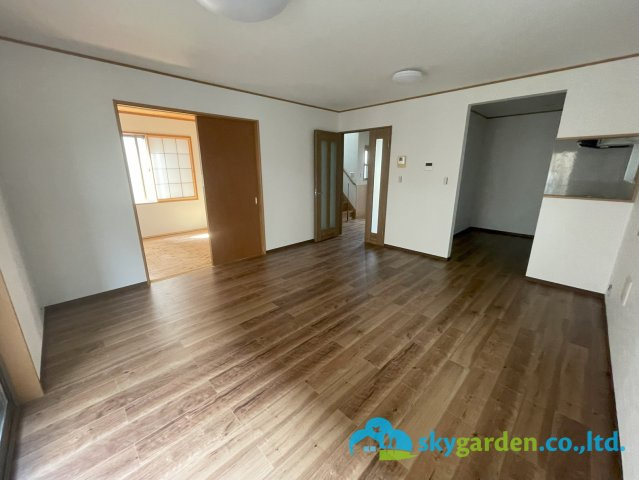 平塚市大神　中古戸建の居間・リビング