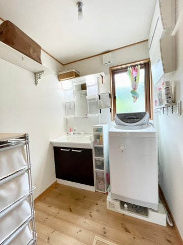 埴科郡坂城町大字南条鼠団地の独立洗面台