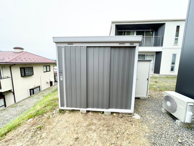 埴科郡坂城町大字南条鼠団地の庭