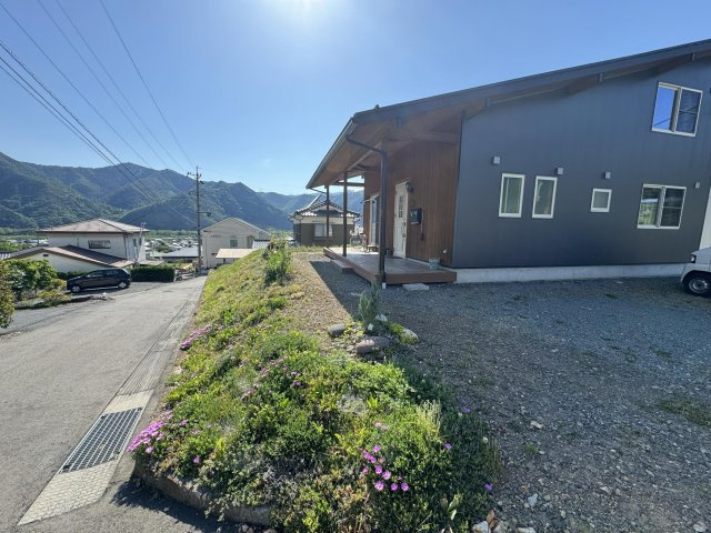 埴科郡坂城町大字南条鼠団地の前面道路含む現地写真