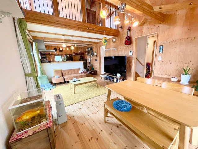 埴科郡坂城町大字南条鼠団地の居間・リビング