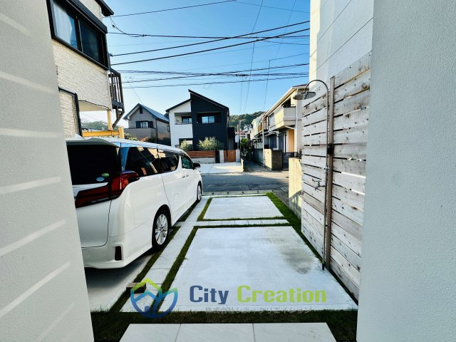 中郡大磯町大磯　海近くのビーチハウスの前面道路含む現地写真