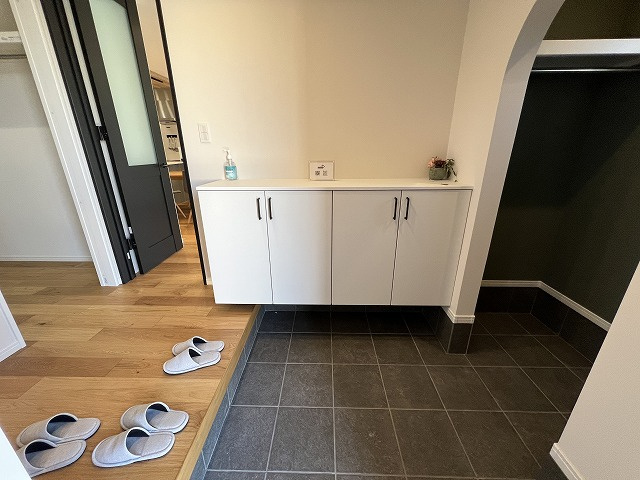 一宮徳谷　中古戸建　【未入居物件】の玄関|SIC（土間収納）のある玄関です